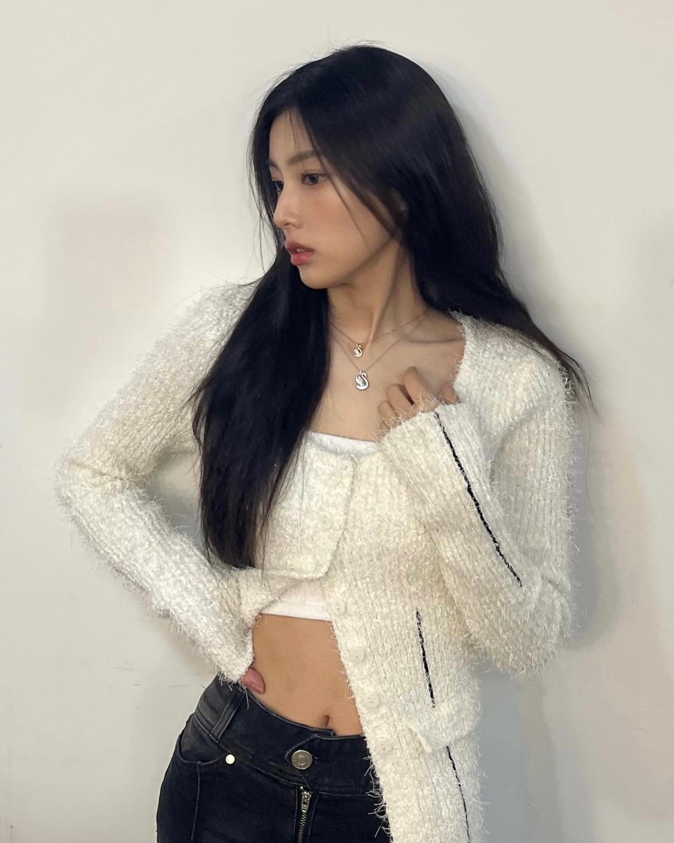 hyewon pics ❄️ tweet media