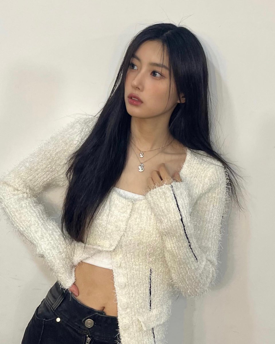 hyewon pics ❄️ tweet media