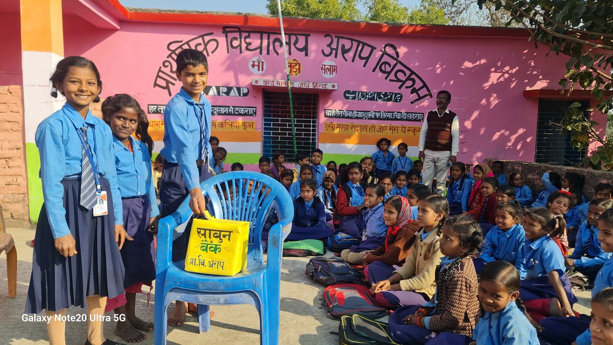 teachersofbihar's tweet photo. #every_school_soap_bank
A 'SOAP BANK' was established in P. S. Arap, Bikram, Patna, under which a new innovation was started by the children by collecting fund from child and buying more than 50 soaps. By small step we can bring BIG CHANGES.
@UNICEFIndia @sanjayjavin https://t.co/mj9YkXYJLk