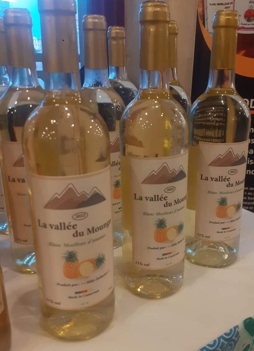 TheCameroonianZ's tweet photo. La Vallée du Moungo. 

Élaboré avec une sélection des meilleures variétés d'ananas 🍍afin de vous offrir une boisson alcoolisée d'excellente qualité. 🥂

☎️ : 655642298

#Cameroon https://t.co/eRT1ZcAcTJ