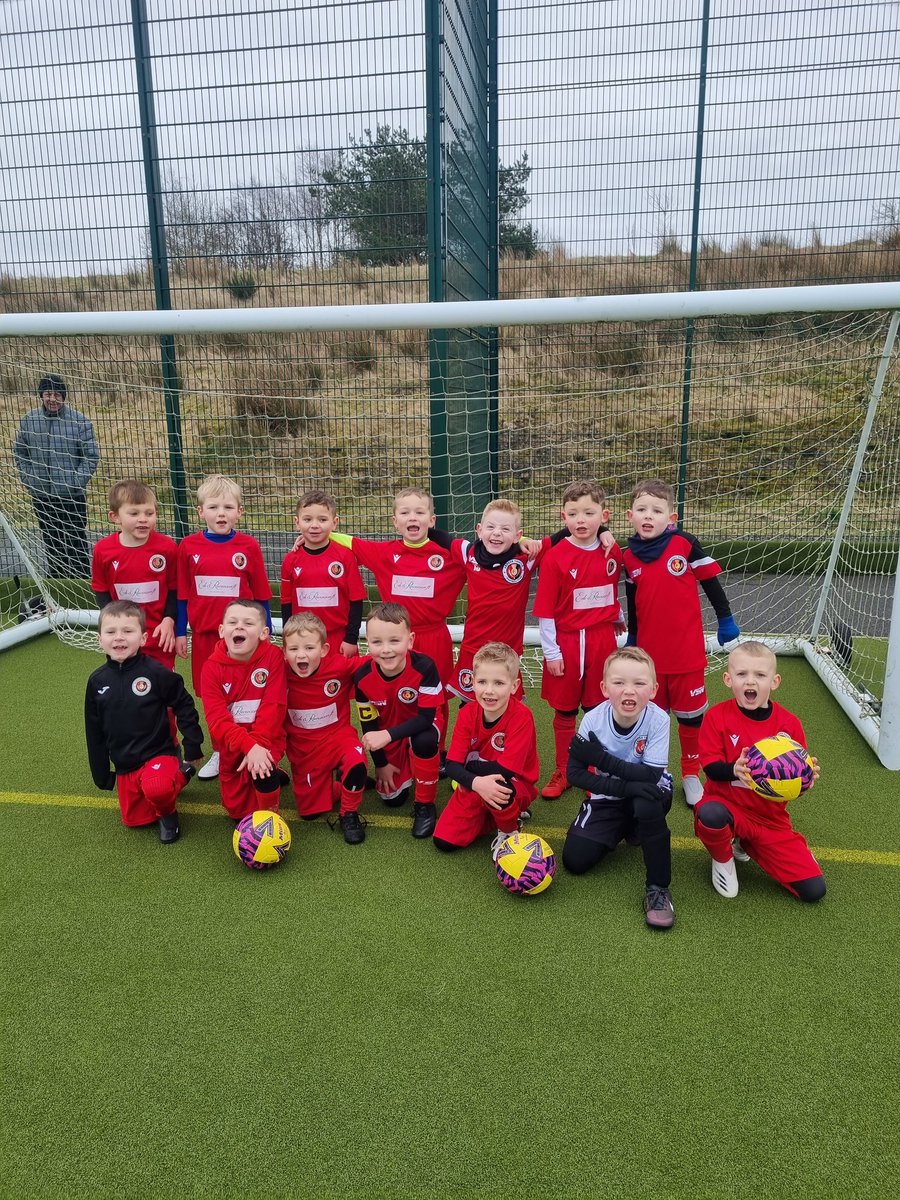 Ardeer2016's tweet photo. These boys played away to Stewarton Annick this morning and they played really well. Great games of football to watch. The players have came on very well and growing In confidence each game 👏🏻👏🏻👏🏻🔴⚫️ https://t.co/16utpqZ8xn