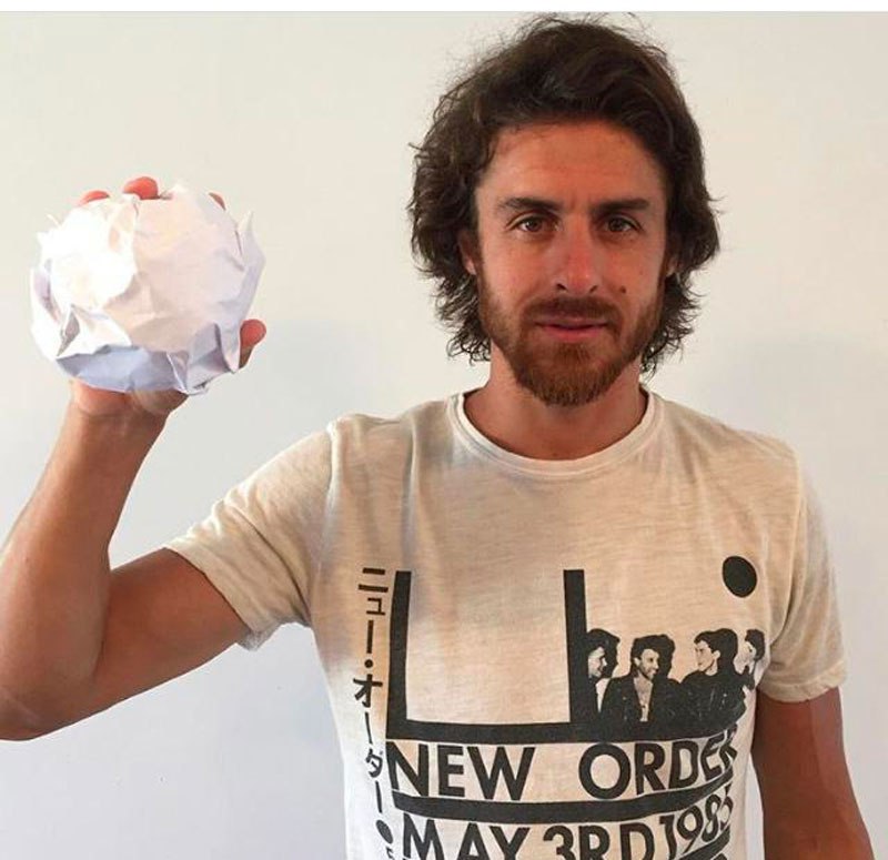 LOS PAPELES DE AIMAR

⚽️📚

Escribe ✍ Ariel Scher
Via ➡️ <a href="/accion_coop/">Revista Acción</a>

Jugador genial, lector curioso y diverso, Pablo formó parte de «Pelota de Papel», una colección de libros que reúne textos de jugadores, directores técnicos y deportistas.

hamartia.com.ar/2023/02/12/pap…