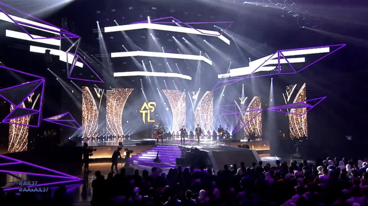 Bell_Dakao69's tweet photo. Aliff punya performance dia punya vibe ala2 tribute song utk half time show gtew… vibe pentas dia pun cam Miss Universe… 

#SeaBell 
#AJL37
#AAxAJL37 https://t.co/48BungVltw