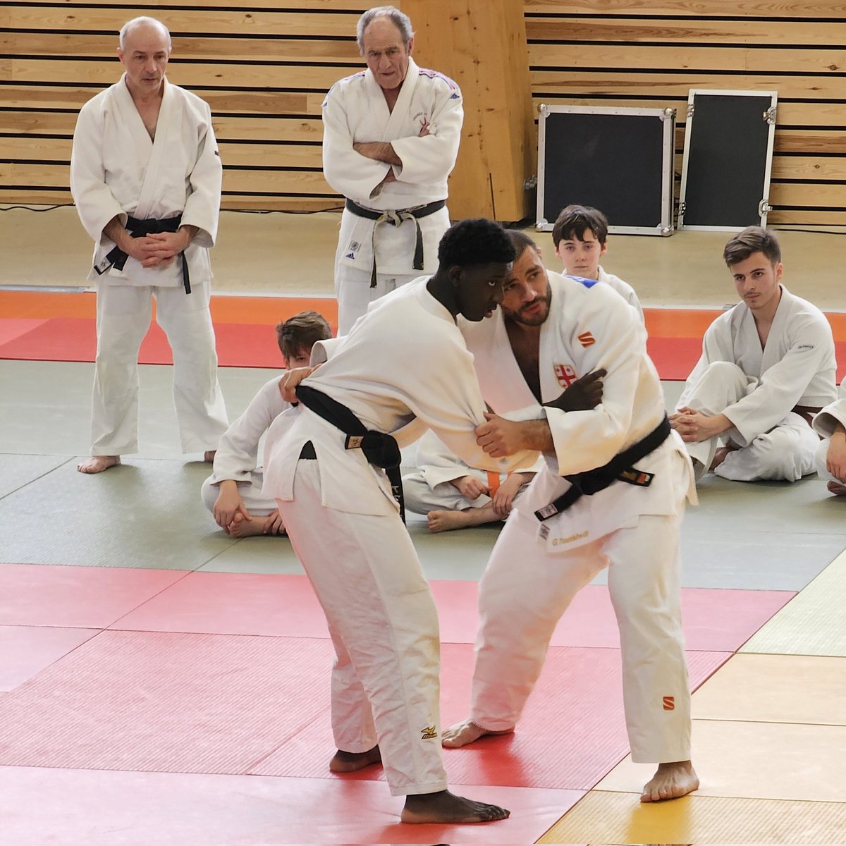 BlanchardRaphaL's tweet photo. Guram Tushishvili médaillé d'argent aux Jeux Olympiques 2020 invité exceptionnel du stage organisé par le Dojo Rémois et FJEP Muizon à #Muizon
Un temps privilégié pour les licenciés de tout âge.
@ArnaudRobinet @ChristianBruyen https://t.co/JLSlVHmgOf