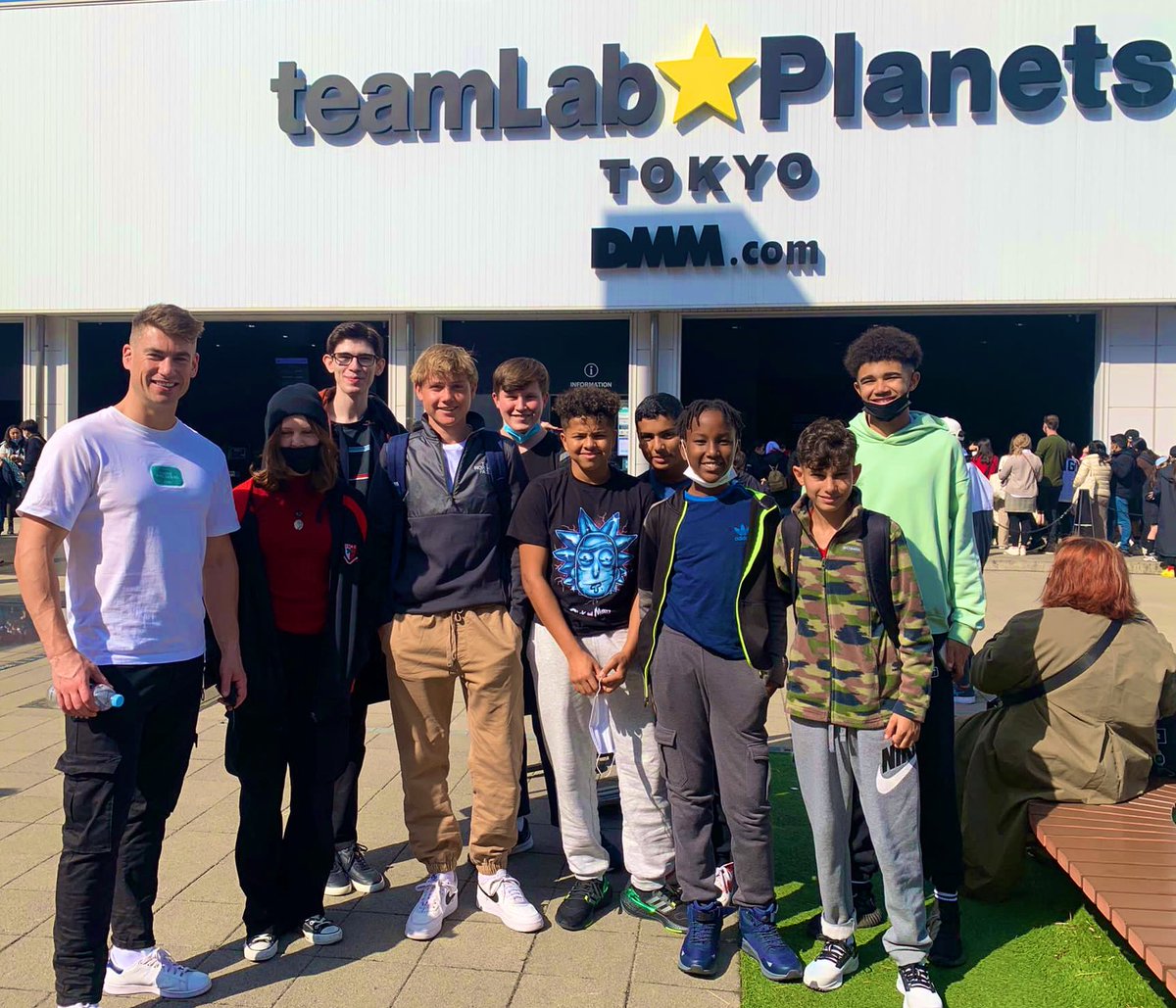 DEScreativearts's tweet photo. Meiji shrine and the Design and Technology group @teamLab_net.

#DESCjapan 
#DESCtrips 
#DESCreativearts 
#GrowAtDESC https://t.co/Cu2DzayfNb