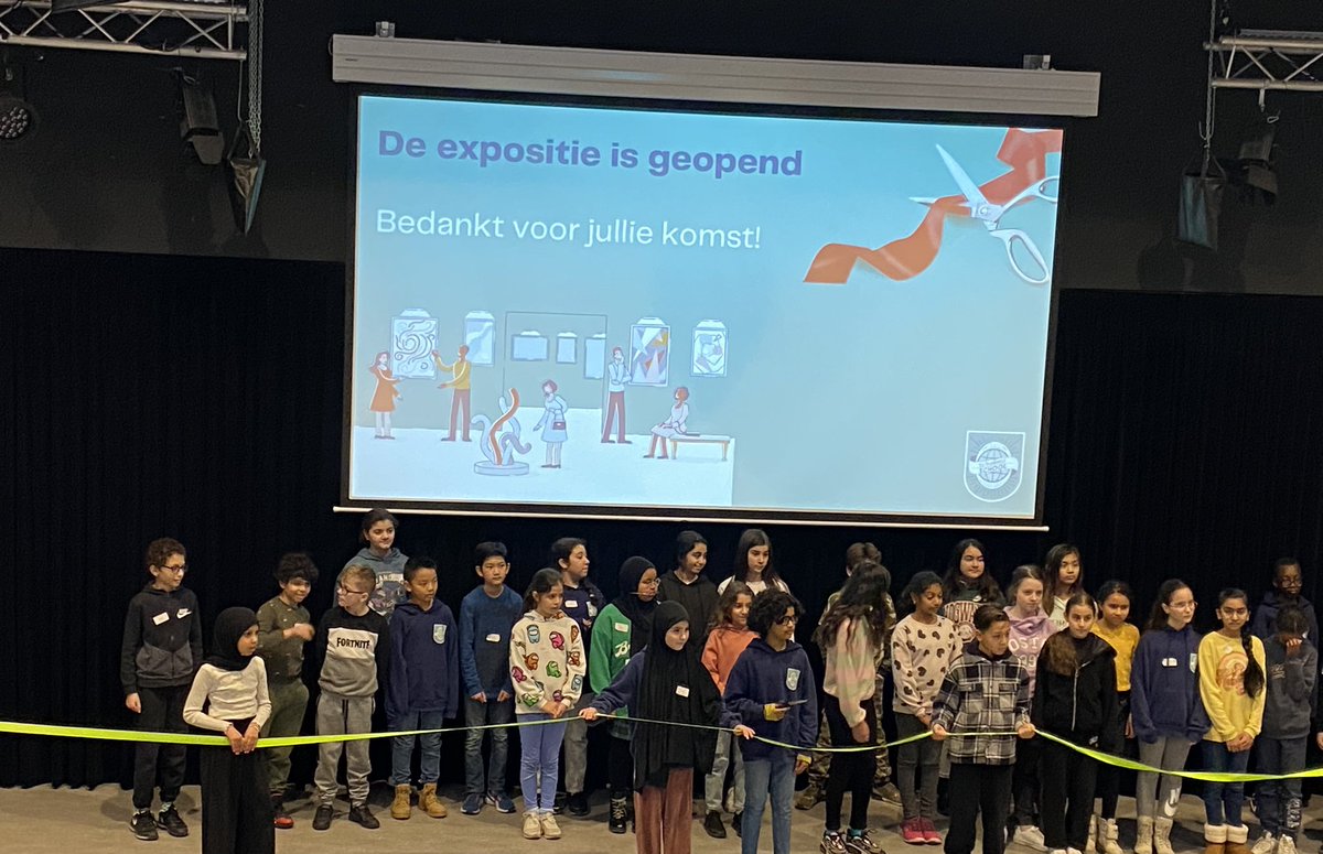 YvonnevanMierlo's tweet photo. Vandaag samen met Corry Hobbelen op bezoek geweest bij @TrudoWKS bij @summacollege 
De kinderen hadden een heerlijke High tea geserveerd en we bekeken de prachtige expositie ‘Selfies over 15 jaar’ van de kinderen. Wat een creativiteit en ambities! #thomasvanvillanova https://t.co/9G2WsUjaxP