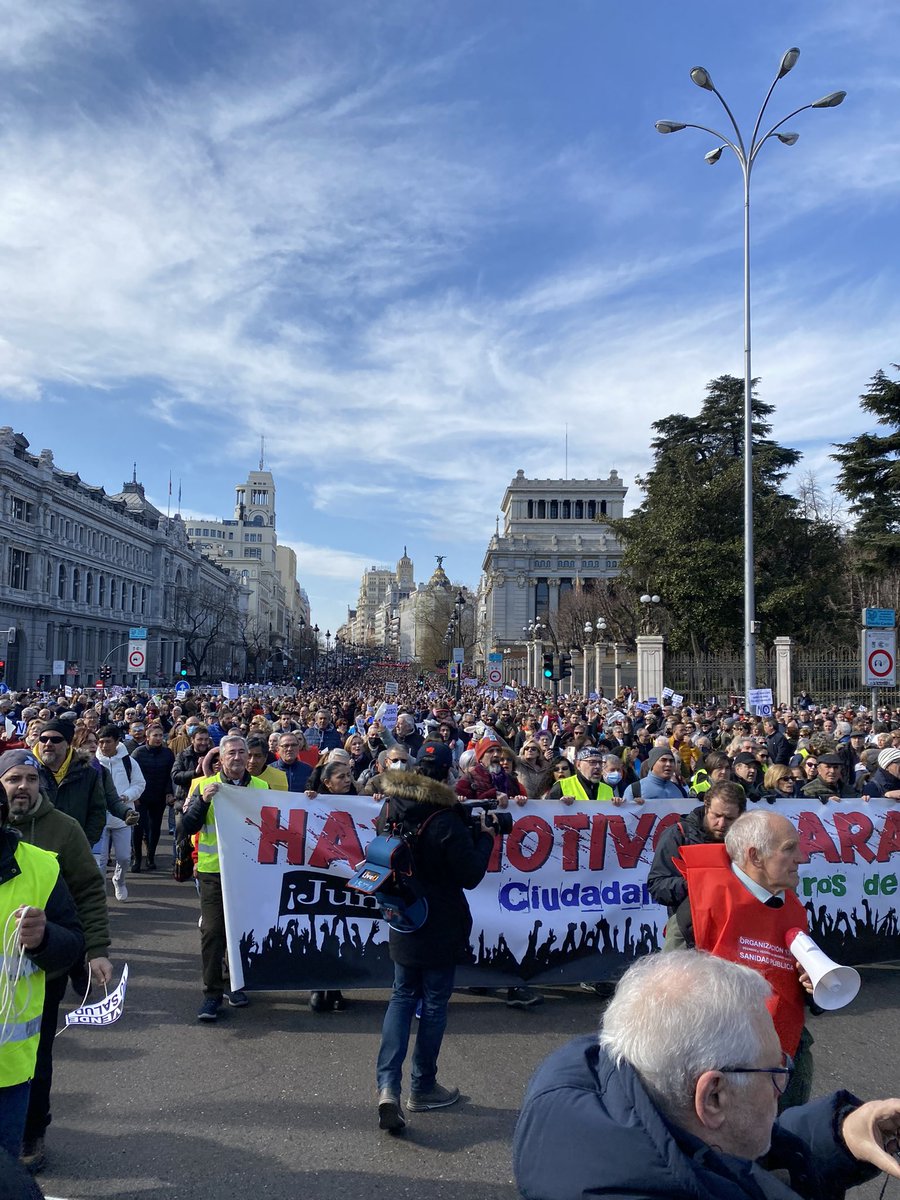 carlosbardem's tweet photo. ¡Qué bonito este Madrid de la dignidad, este #MadridSeLevanta12F en defensa de la #SanidadePública ! 

El 28 de mayo este movimiento popular, #SeTieneQueNotarAlaHoraDeVotar https://t.co/zTLEDzf3pL