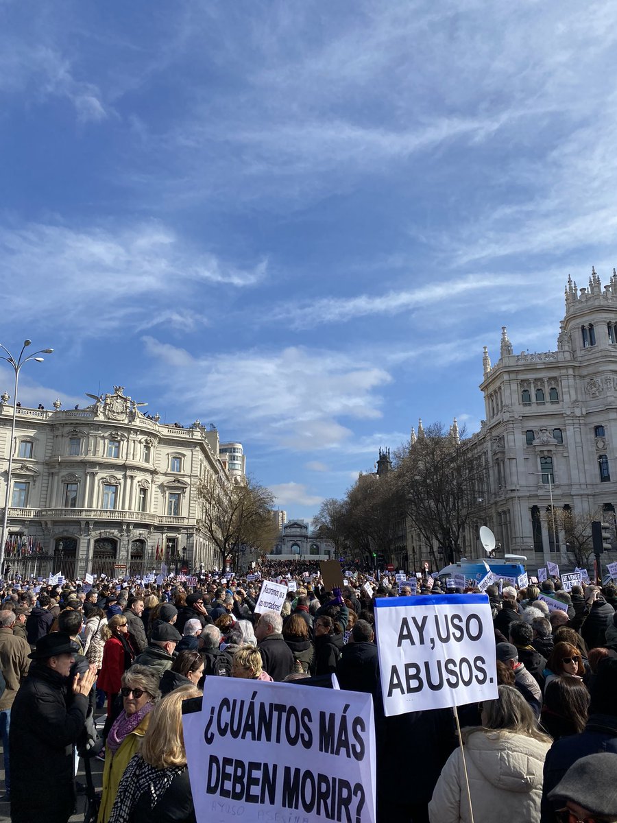 carlosbardem's tweet photo. ¡Qué bonito este Madrid de la dignidad, este #MadridSeLevanta12F en defensa de la #SanidadePública ! 

El 28 de mayo este movimiento popular, #SeTieneQueNotarAlaHoraDeVotar https://t.co/zTLEDzf3pL