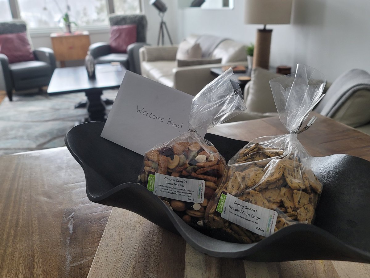 ✔ Returning Guests
✔ Yummy Snacks
✔ Supporting Local
#supportsmallbusiness #supportlocal #smallbusiness #thecanuckatgrandview #staywithus #welcome #welcomehome #welcomeback #guestappreciation #loveourguests #snacks #superbowl #superbowlsunday
