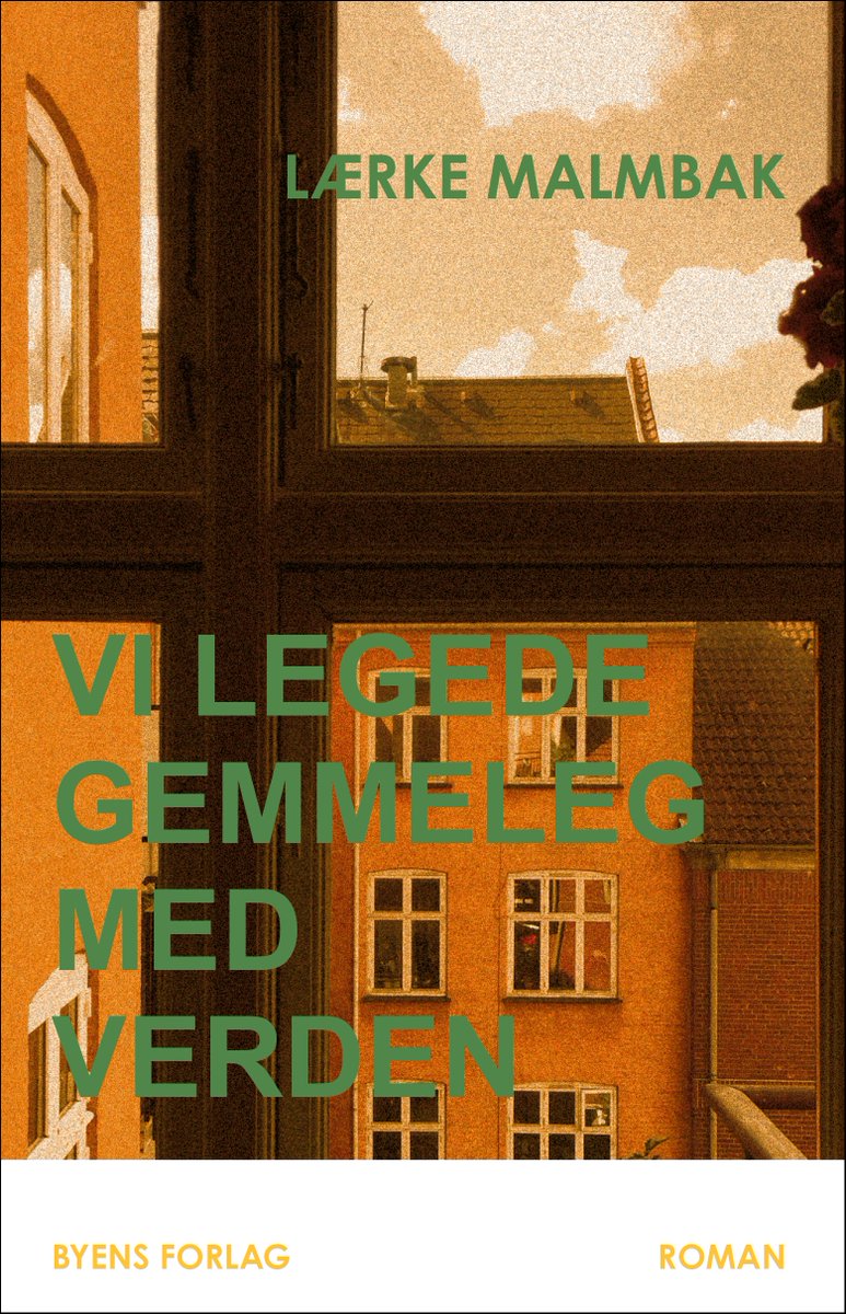 ByensForlag's tweet photo. "Lærke Malmbak skriver sansemættet, genkendeligt og uhyre præcist om den tabubelagte sorg, som rammer en førstegangsmor, fordi hun har mistet sin ungkvindekrop, sin frihed og sin sorgløshed. Vi legede gemmeleg med verden er et stilfærdigt brag af en roman." 
- @BogMarkedet https://t.co/qmMtdNvbZl