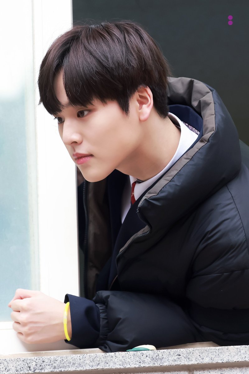 for_t0ninam's tweet photo. 230210 한림예고 졸업식

오랜만에 만나도 
팬들 보는 눈빛이 여전히 너무 따뜻해♥︎

#DOHYON #NAMDOHYON #남도현
#BAE173 #비에이이173 https://t.co/OZNoWvRUFy