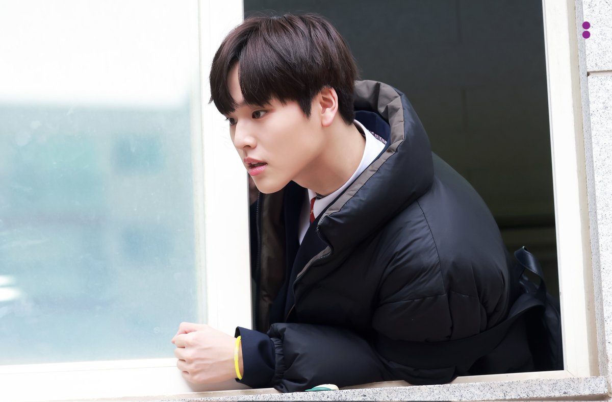 for_t0ninam's tweet photo. 230210 한림예고 졸업식

오랜만에 만나도 
팬들 보는 눈빛이 여전히 너무 따뜻해♥︎

#DOHYON #NAMDOHYON #남도현
#BAE173 #비에이이173 https://t.co/OZNoWvRUFy