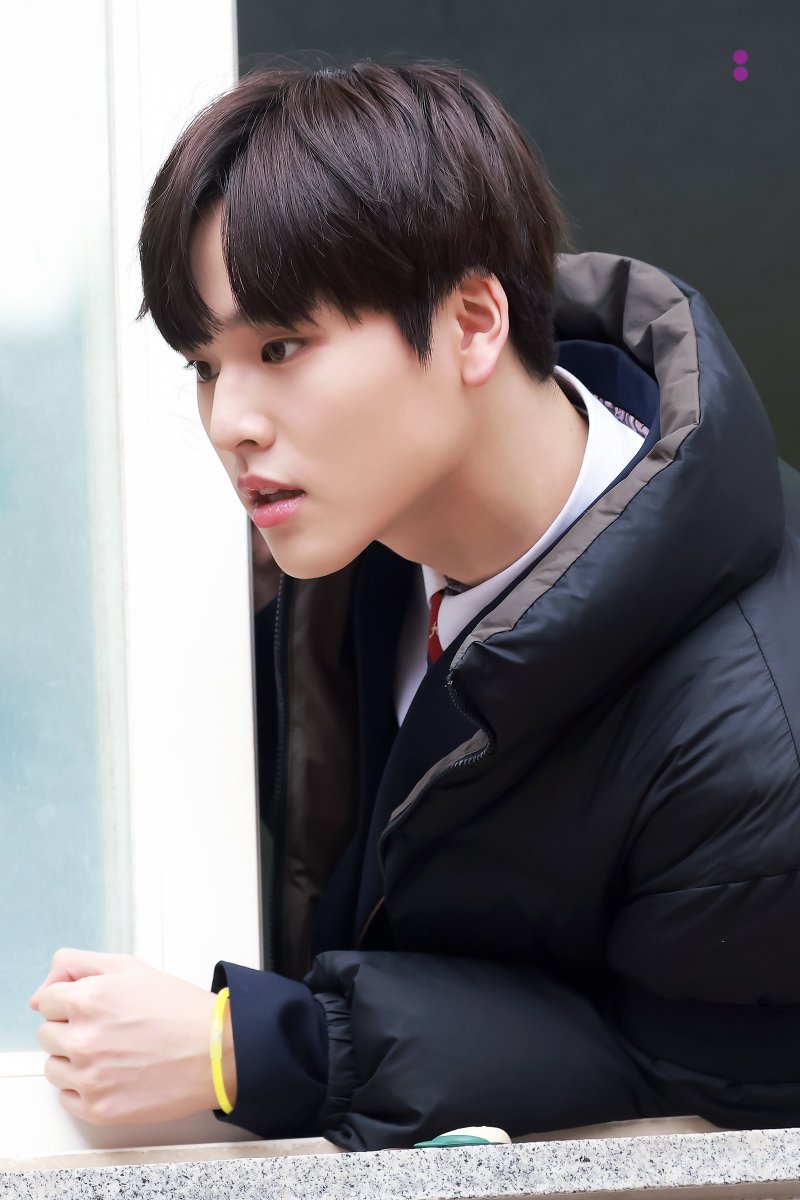 for_t0ninam's tweet photo. 230210 한림예고 졸업식

오랜만에 만나도 
팬들 보는 눈빛이 여전히 너무 따뜻해♥︎

#DOHYON #NAMDOHYON #남도현
#BAE173 #비에이이173 https://t.co/OZNoWvRUFy