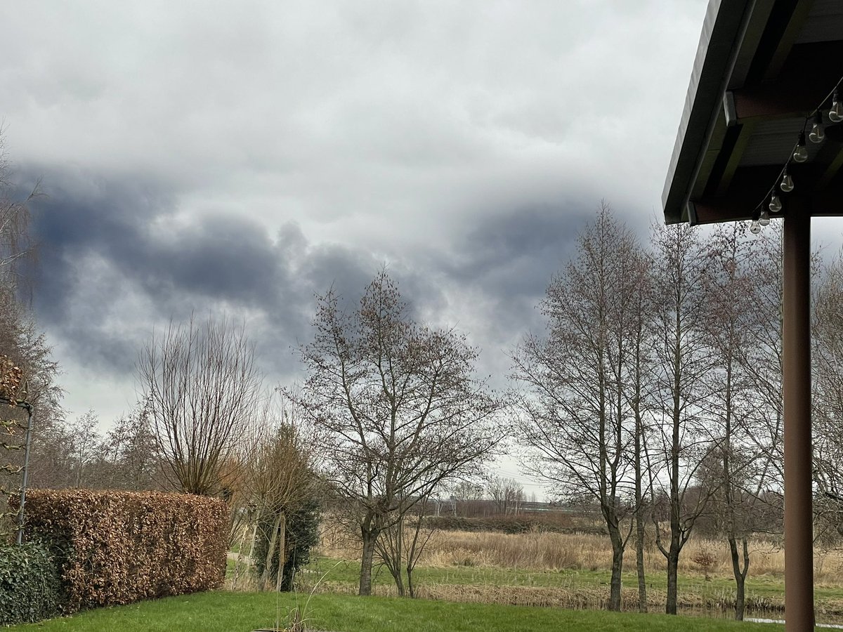 AHPuma's tweet photo. Het wordt donker hier in Haren. (Uitzicht de vork) @rtvnoord @BRWGroningen https://t.co/qLuADU7Ge2