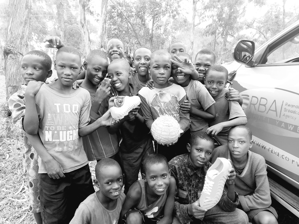 rbarwanda's tweet photo. Tariki 13 Gashyantare Isi yizihiza umunsi Mpuzamahanga wahariwe Radio. Kuri uyu munsi  @Radiorwanda_RBA izakorera gahunda zayo  mu murenge wa Mpanga, mu Karere ka @KireheDistrict mu rwego rwo kwizihiza uyu munsi yegera abaturage.
#RBAHafiYawe https://t.co/Ef8S3xQXXp