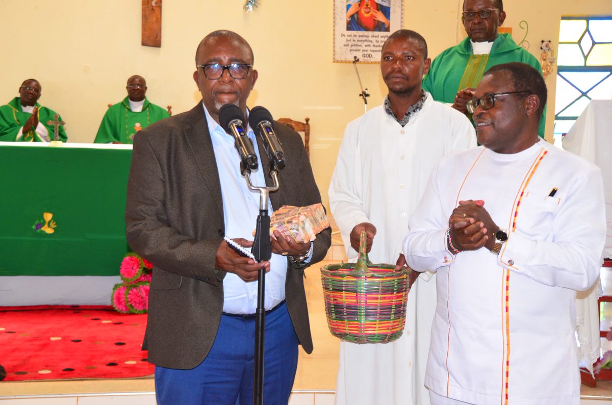 NyotiErick's tweet photo. 🖇Lusaka, Meru County
Sun, 12th Feb

✔️Represented President William Ruto in a church function in Meru County.

✔️Received by Agriculture Cabinet Secretary Mithika Linturi and Irrigation Principal Secretary Gitonga Mugambi. 

✔️Urged opposition leaders to give Kenya Kwanza admin https://t.co/hPOfj8HIkt