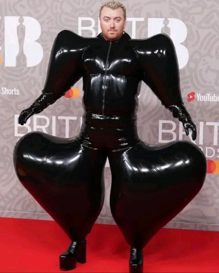 My mom <a href="/lilmomz/">Michaella|Parody</a>’s twin <a href="/KateBeckinsale/">Kate Beckinsale</a> wore it better #KateIsTheBetterBrit