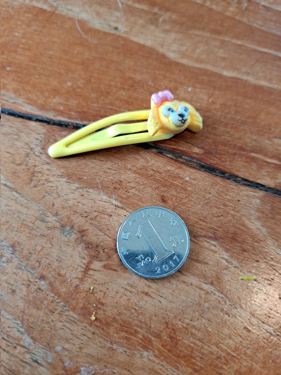 Wij kochten een doos <a href="/sorbo/">sorbo</a> wipes geen vermelding waar gemaakt, alleen adres van dayes bv in NL. In de doos vonden we  een gebruikt haarspeldje en muntje met Chinese tekens. Kinderarbeid? <a href="/UNICEFnl/">UNICEF Nederland</a> <a href="/amnestynl/">Amnesty NL</a>