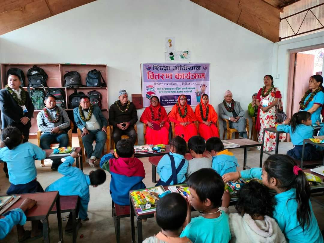TheMsnEducation's tweet photo. Nepal Manav Dharma Seva Samiti Sagarmatha RegionalOffice,Gaighat Udaipur,Youth Organization(Sagarmatha)Dghara Choudandigadhi Municipality-08,Sri Jayakala Devi Base School located in Udaipur;Educational materials distributed to about 90students of https://t.co/FAOCUHTw61: 6Feb2023 https://t.co/2R69Mdel76