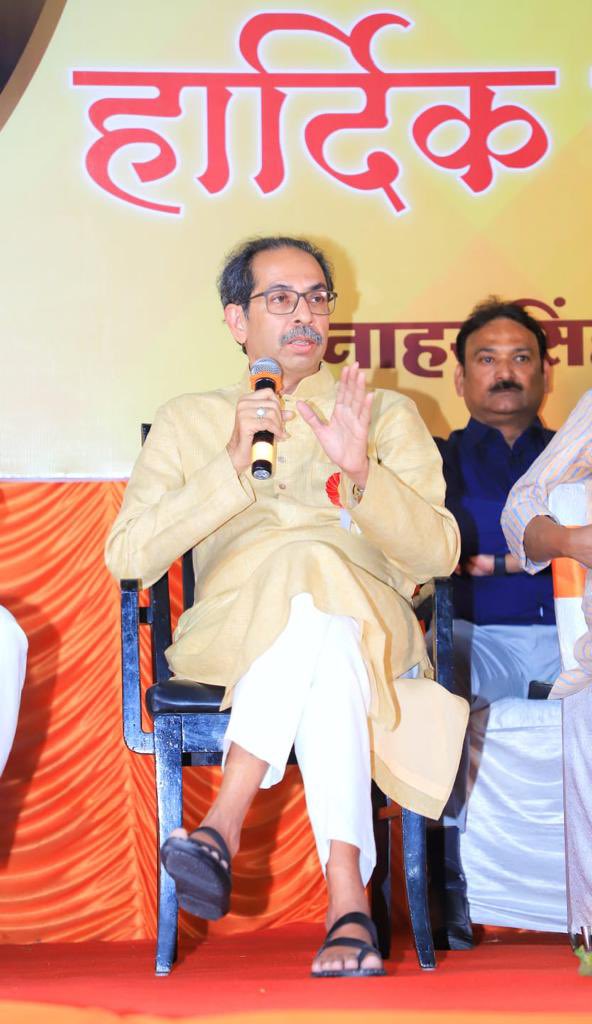 ShivSenaUBT_'s tweet photo. गोरेगाव येथे आज पक्षप्रमुख श्री.उद्धवसाहेब ठाकरे यांनी उत्तर भारतीय बांधवासोबत संवाद साधला. 'राष्ट्रीयत्व हेच आमचं हिंदुत्व आहे.' असे मत यावेळी त्यांनी मांडले. https://t.co/UFeE2cZhy3