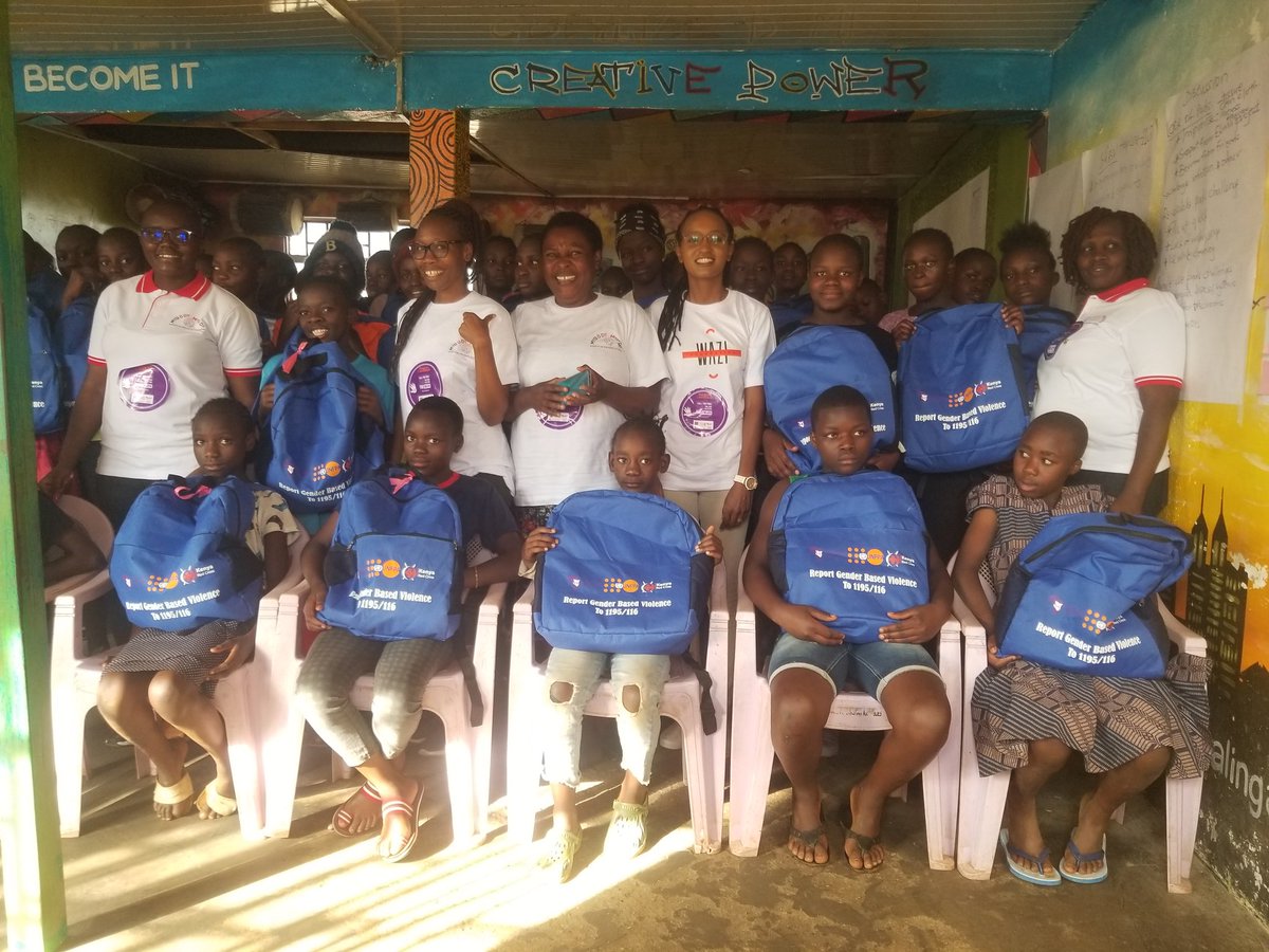 WasaniiO's tweet photo. Empowering girls will help them make informed Choices. Wasanii Sanaa and My Body in partnership with the United Nations Population Fund, distributed 40 dignity kits to 40 teen girls in Kibra which left a smile in theie faces.

#My Body My Right .
#Dignity is the Right to Choose. https://t.co/jRcfJblaVg