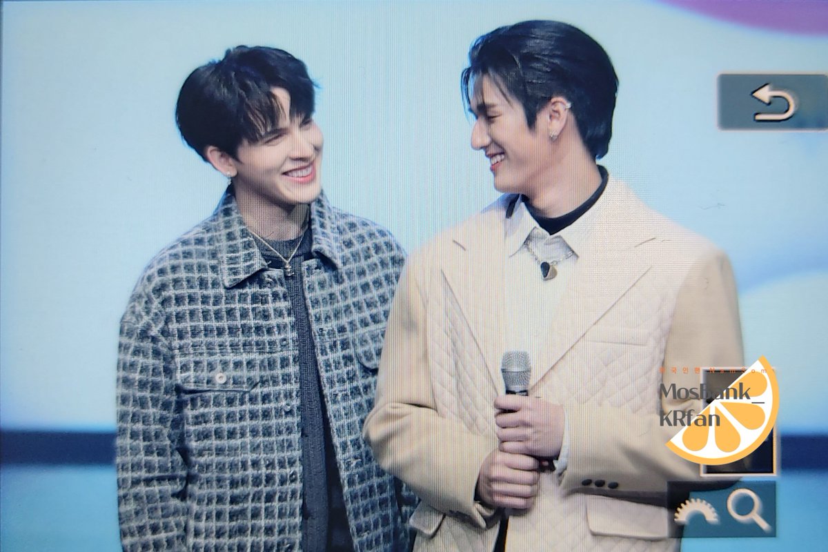 MosBank_KRfan's tweet photo. MosBank 1st Korea Fanmeeting <MBTine Party> preview 📸
@mos_psl
@Bank_mondop
@bigdragon_th
#BDGINKOREA #MBTineParty
#มอสแบงค์คู่รักนักหยุม #บอสของมอสแบงค์ #BossforMB #มอสแบงค์ #ม่องเบี้ยว #MosBank #모스뱅크 #Bigdragontheseries
#มังกรกินใหญ่ https://t.co/b1l2wUML82