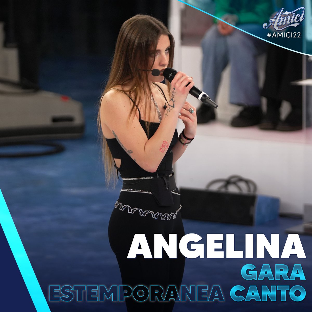 AmiciUfficiale's tweet photo. La prima allieva ad affrontare la gara estemporanea di canto è Angelina! Sarà lei la vincitrice? #Amici22 https://t.co/nGDX26B9M1