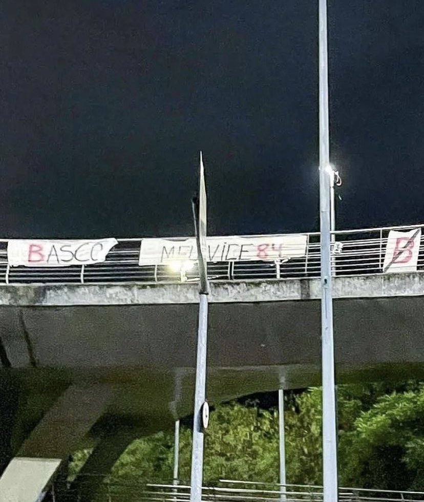 portalltricolor's tweet image. ARRASTA PRO LADO 👉🏻

Hoje os arredores do Maracanã amanheceram assim, com provocações ao clube 777.

Vamos acabar com o clube de fato. 
.
.
.
.
.
.
#fluminense #basco #serieb #classico #maracanã #provocação