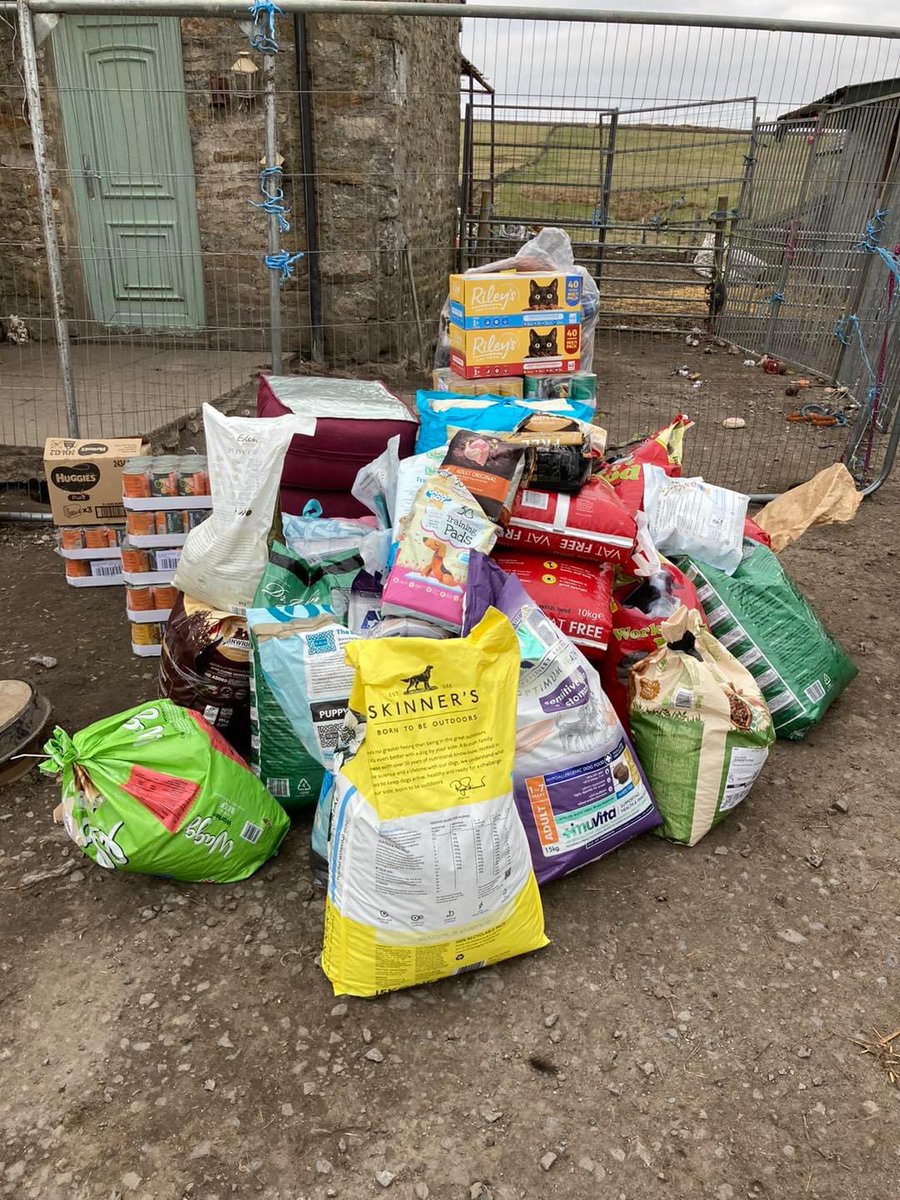 An off-road adventure today to deliver donations to a wonderful person who dedicates her life to rescue animals with next to no support.  A small amount in terms of what she uses, received with such gratitude - it’s truly humbling. #Rescuer #RescueDog #petfoodbank #animalsmatter