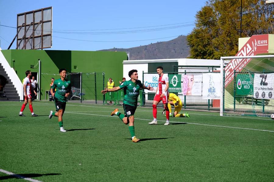 elapuron's tweet photo. El Atlรฉtico Paso derrota al Cacereรฑo en una gran segunda parte (2-0).
https://t.co/17HG58NhBH
#atpaso #elpaso #LaPalma https://t.co/oUbPks63aq