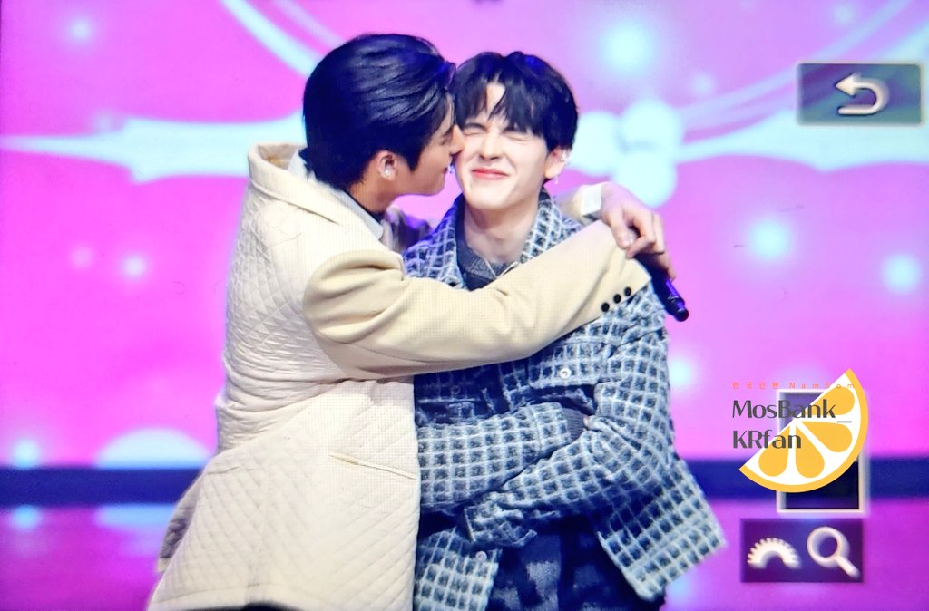 MosBank_KRfan's tweet photo. MosBank 1st Korea Fanmeeting <MBTine Party> preview 📸
@mos_psl
@Bank_mondop
@bigdragon_th
#BDGINKOREA #MBTineParty
#มอสแบงค์คู่รักนักหยุม #บอสของมอสแบงค์ #BossforMB #มอสแบงค์ #ม่องเบี้ยว #MosBank #모스뱅크 #Bigdragontheseries
#มังกรกินใหญ่ https://t.co/TAt3Jtp2GY
