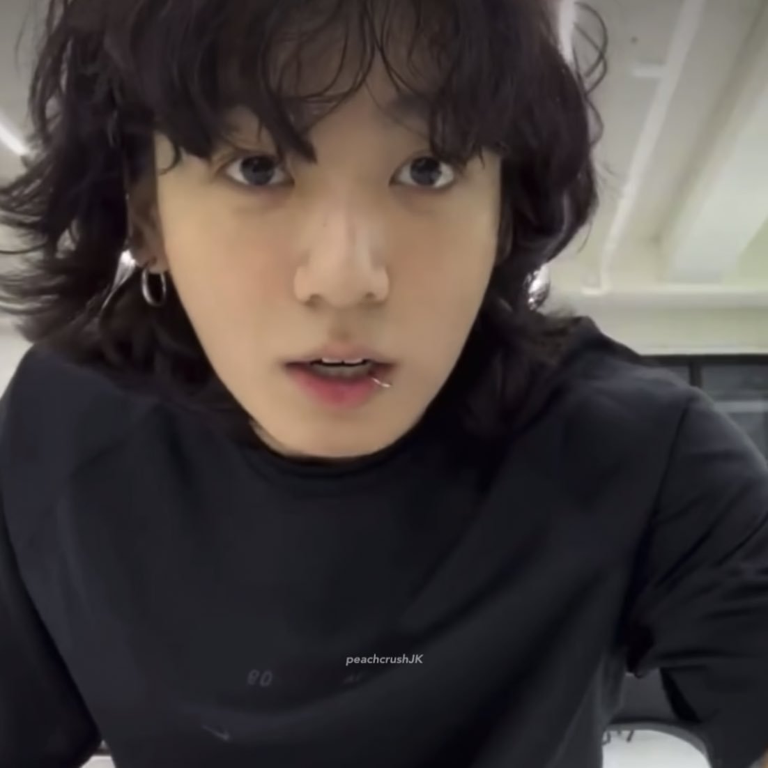 알파른무한루프
아이망했네!!!!!!!!!!!!!!!!!!! 시작하자마자 아방브이앱키면어떡해요완전히몰입하고있는데아 완전끝났어 에이끝났어 진짜좀아진짜 아 다망했어 아방브이앱때문에완전 말티주처럼생기면어떡해요!!!!!