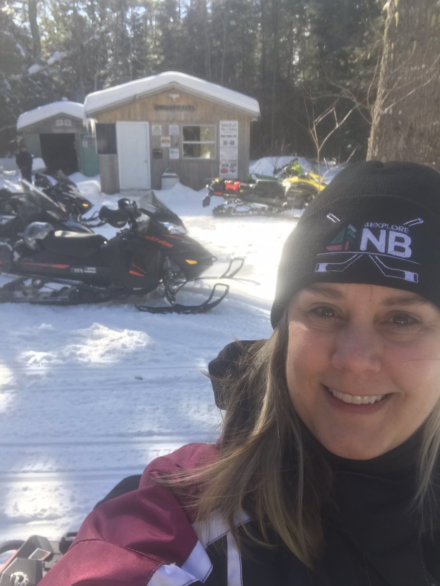 ValeriPerry's tweet photo. #explorenb #dowinter #skidoo   Large day on the trails. https://t.co/7H5Uz5WWzC