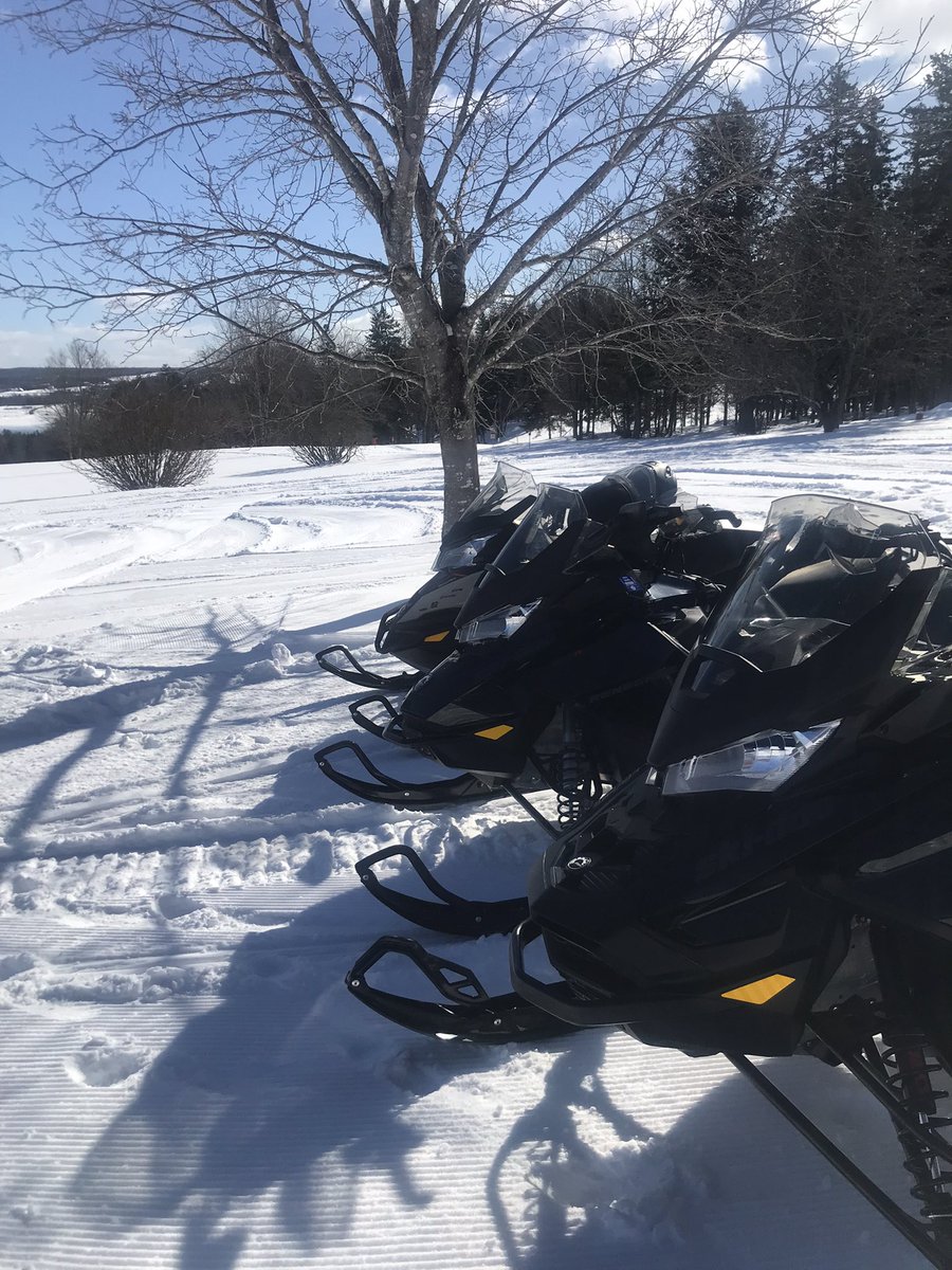 ValeriPerry's tweet photo. #explorenb #dowinter #skidoo   Large day on the trails. https://t.co/7H5Uz5WWzC