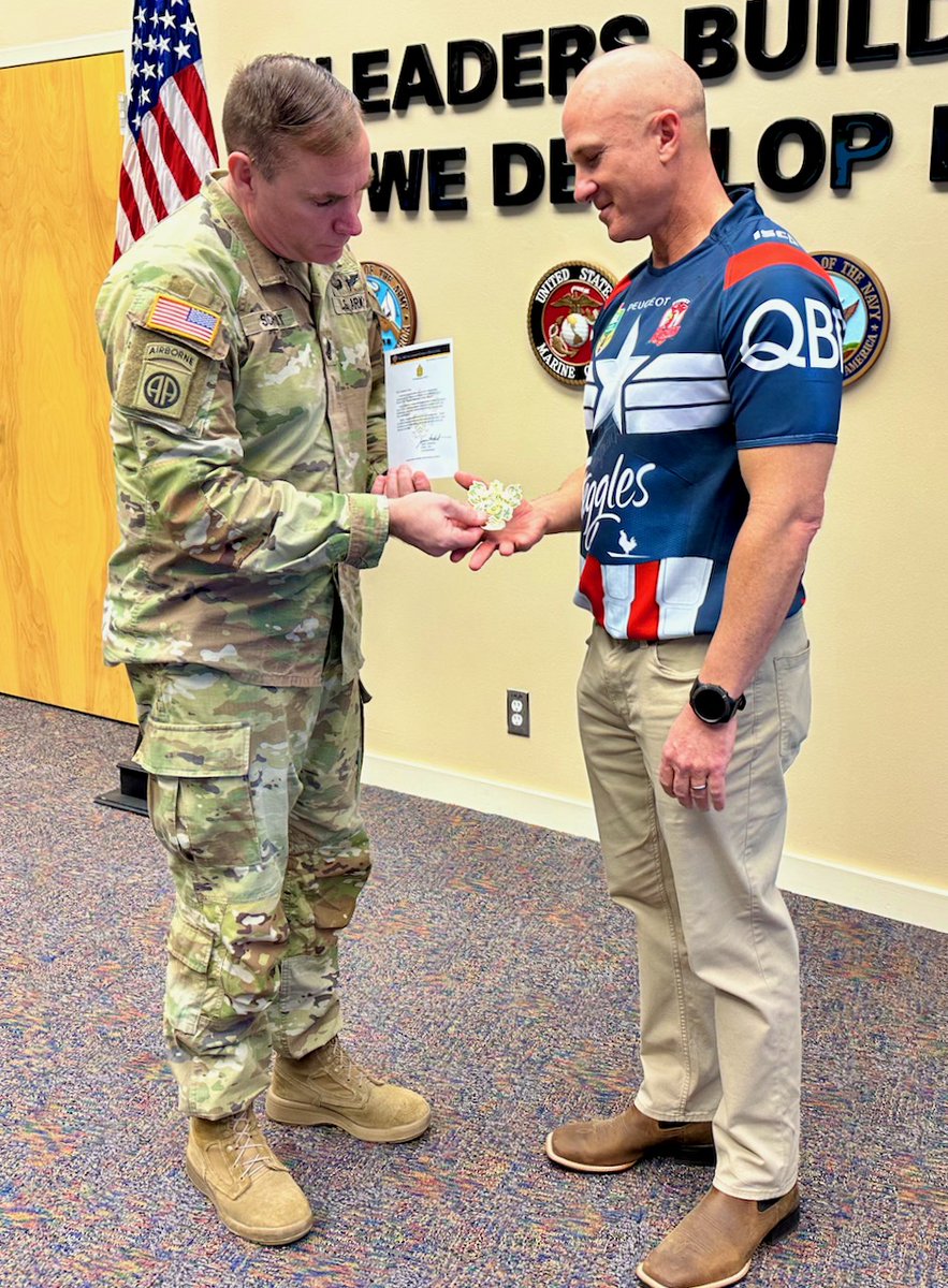 NCOLCoE Commandant recognized our Squad Member of the week during Commandants Close Out. WO1 Nathan Cole, an International Instructor from Australia, adds value to the education of Senior NCOs in the US Army. @CSM_Schmidt @NCOLCoE @mildred37663916 #insidethewire