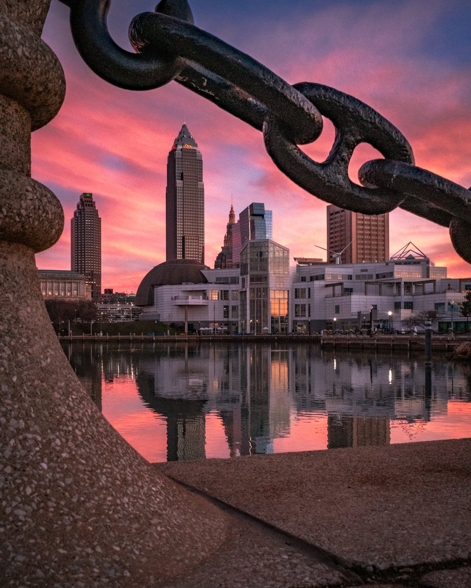 GabeWasylko's tweet photo. Last Night’s North Coast Sunset in Cleveland, OH https://t.co/0TjQHSura5