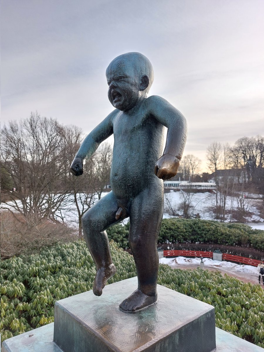 BeerGeek5's tweet image. Just in #Oslo. Nice to see a statue dedicated to @MvG180 @OfficialPDC in the sculpture park.