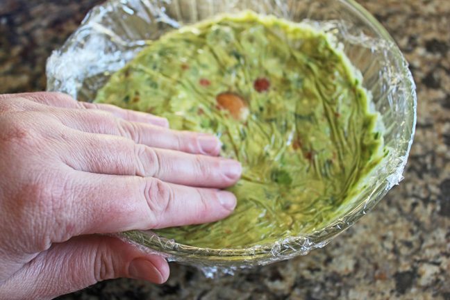 DeliciouslySavv's tweet image. A19🙌 If you have extra #Guac leftover simply put it into a storage container (Glass) and add a thin layer of water to the top then push plastic wrap down into it to ensure there is no air and then cover! @AvosFromMexico🥑🥑🥑 #gno #MakeItBetter #SBLVII PLS RT