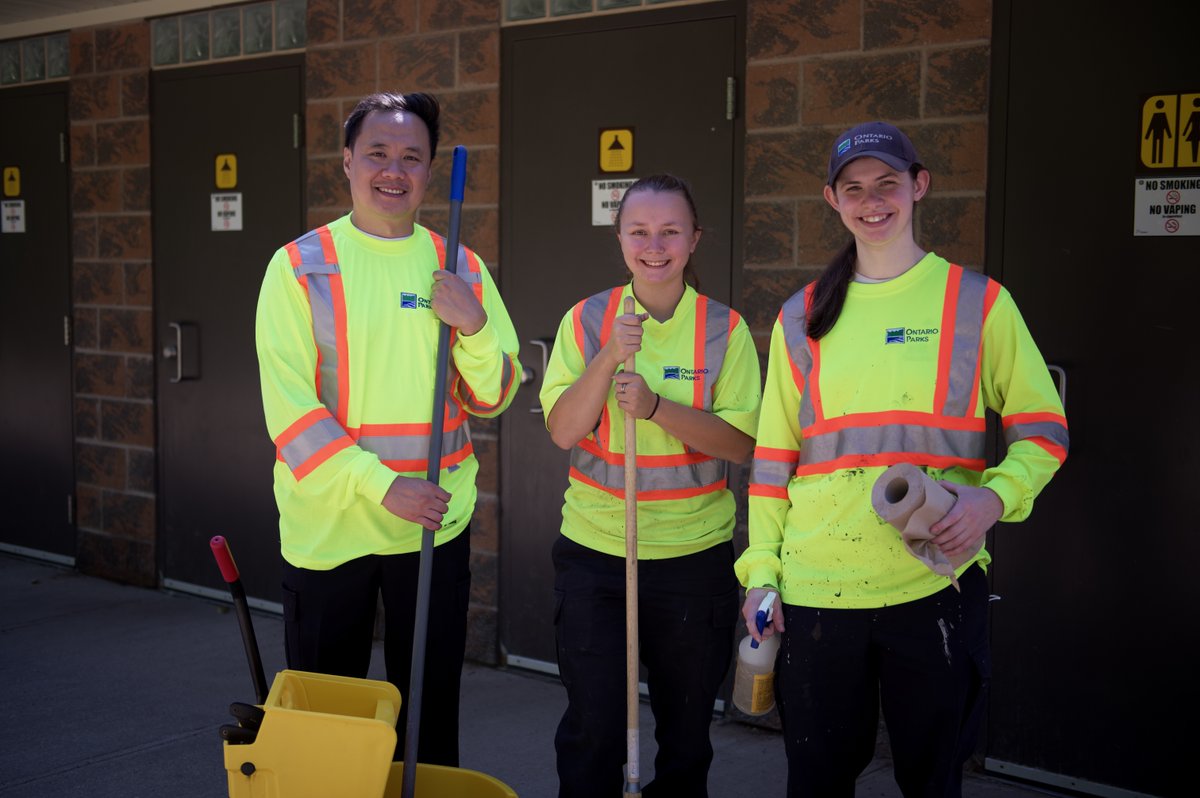 OntarioParks's tweet photo. At Ontario Parks, there are many types of Park Ranger positions, including:

😀 Gate Attendant
🛶 Interior Ranger
☎️ Administrative Assistant
🌲 Trail Maintenance Ranger
🔎 Discovery Ranger
🔨 Maintenance Worker
🐢 Park Planner
🍦 Park Store Salesclerk

https://t.co/4MKIfhjReD https://t.co/ymQD2qhSjw