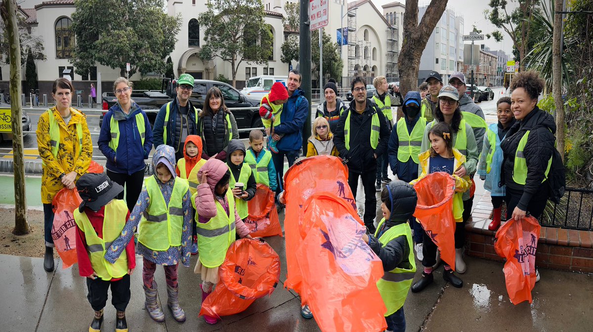 gbslangen's tweet photo. This is what making a difference looks like. Thanks to @sffriendsschool families for coming out in the rain to clean up our neighborhood. @RefuseRefuseSF #thisisquakered #wegotthis https://t.co/FiPphsx4KH
