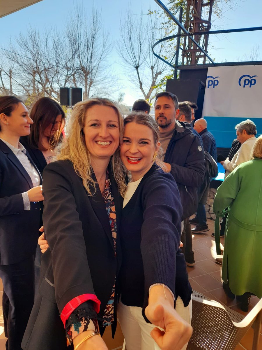 ManacorPp's tweet image. Avui la nostra candidata, Maria Antònia Sansó, i membres del #PartitPopularManacor hem participat en la presentació de candidats del #PartitPopular.

#EntreTots canviarem l’economia, la cultura, l’educació… en definitiva: la nostra realitat cap a una millor! 💪🏼