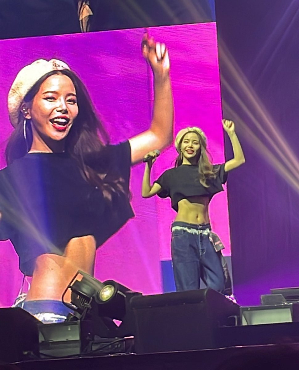 michyongsun's tweet photo. i cant words just abs https://t.co/S04kYR1itw