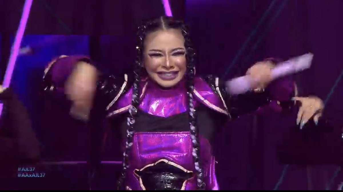 Bell_Dakao69's tweet photo. Nice performance… meletop2… ala2 kpop… 
Ingat stage award kpop… 
Tapi kan skali tgk cam Kak Ramlah Ram la… 😅… 
 
#SeaBell
#AJL37
#AAxAJL37 https://t.co/xFpX08tqhK