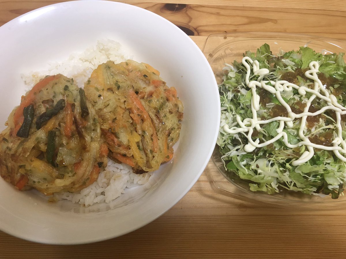 今日の夕飯はかき揚げ丼😋 すき焼きのタレを使うと天丼のタレの味に近いのでオススメです👍