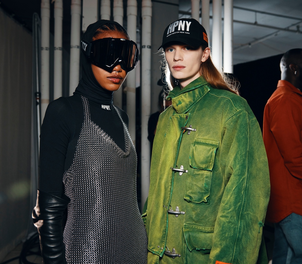 nyfw's tweet photo. This @HeronPreston heat though 🔥 The designer/DJ debuted his first-ever #NYFW show as an homage to New York City.

📸: @frankholliday https://t.co/b0GeJ7VBIm