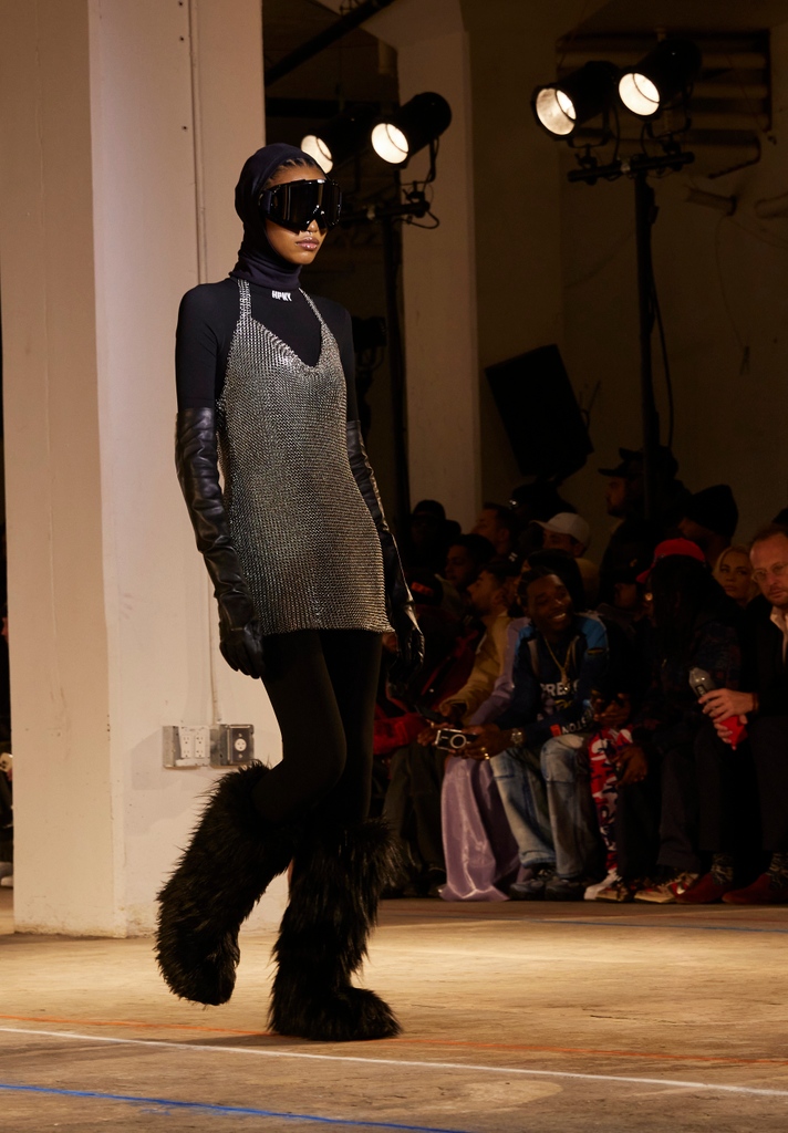 nyfw's tweet photo. This @HeronPreston heat though 🔥 The designer/DJ debuted his first-ever #NYFW show as an homage to New York City.

📸: @frankholliday https://t.co/b0GeJ7VBIm