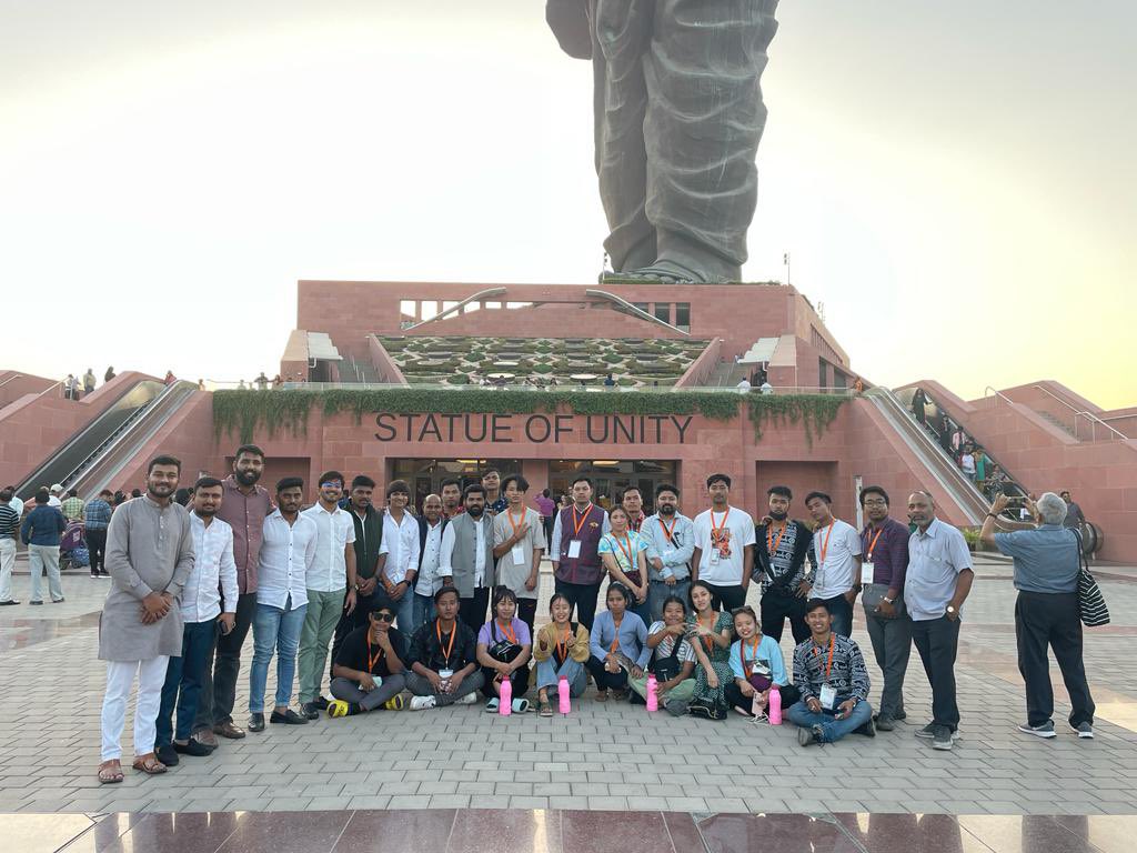 iAshwani_Sharma's tweet photo. सुनो सरदार…

नागालैण्ड ने..
मिज़ोरम ने..
मेघालय ने ..
असम ने..
 त्रिपुरा ने ..
मणिपुर ने…
अरुणाचल ने ..तुम्हें सलाम किया है 

राष्ट्रीय एकात्मकता यात्रा में पूर्वोत्तर के विद्यार्थियों ने स्टैच्यू ऑफ़ यूनिटी पर भारत निर्माता सरदार वल्लभभाई पटेल को स्मरण किया #आनंदम #Seil2023 https://t.co/bhw3QvVka1
