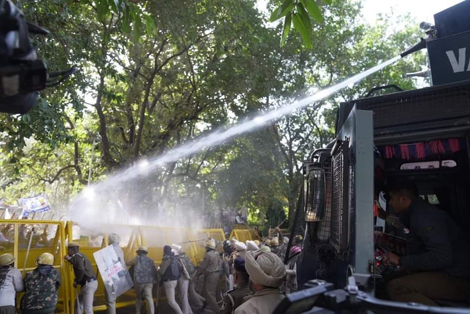 Rohit_Dogra1's tweet image. छोटी छोटी बात पर CBI, ED, Income tax की जांच बिठाने वाले मोदी साहब, इस महा घोटाले पर शांत क्यों हैं!!
दाल में कुछ काला है, या दाल ही पूरी काली है??
#ModiAdaniNexus 
#ModiAdaniBhaiBhai 
@JarnailSinghAAP @ArvindKejriwal @BhagwantMann @harjotbains @raghav_chadha