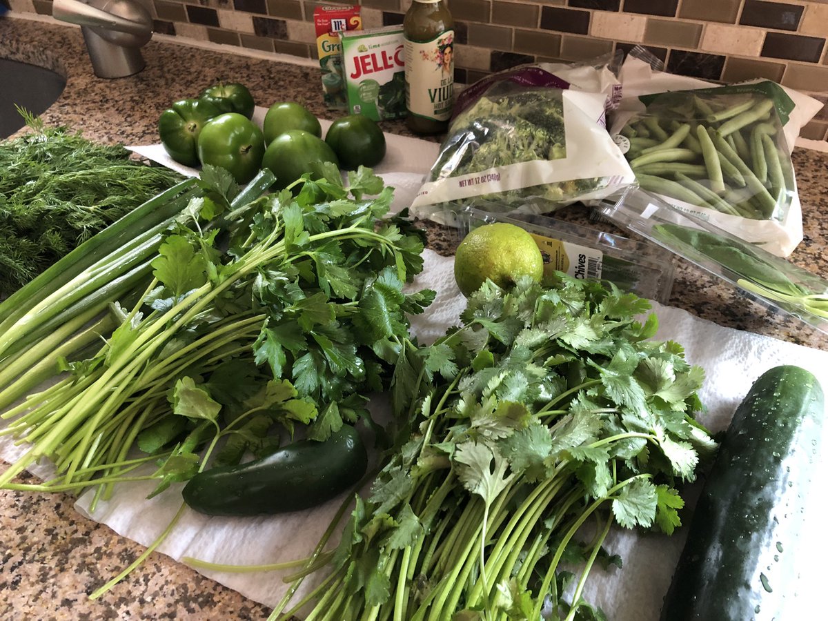 See if you can guess the theme for today’s snacks 😜 🦅 #GoBirds