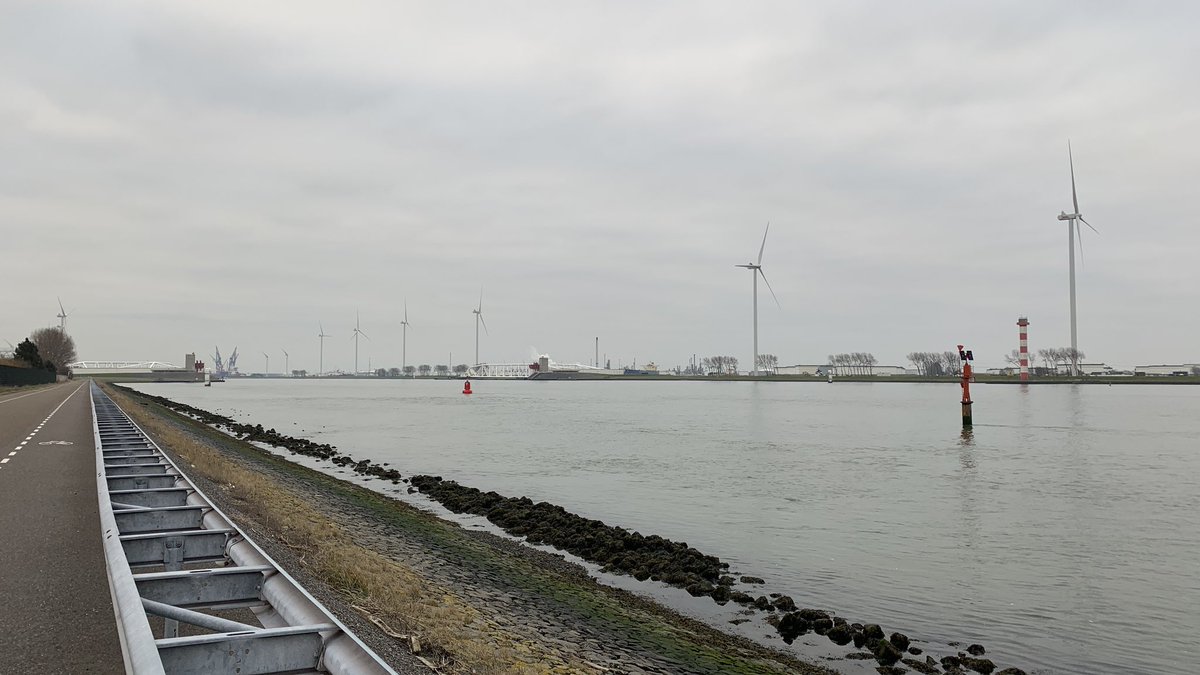 auke233's tweet photo. Weinig wind. #nieuwewaterweg #fietsen https://t.co/UCsm2geCci